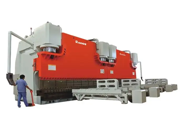 Machine à plier des panneaux métalliques