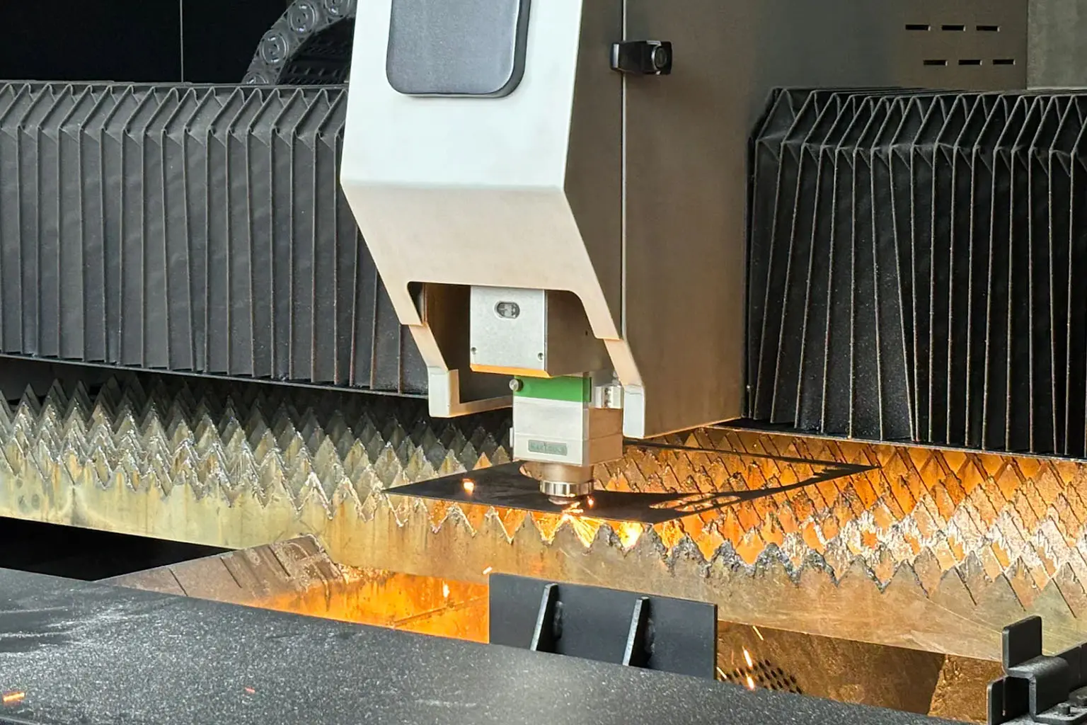 Épaisseur de coupe au laser à fibre: Quelle épaisseur un laser à fibre peut-il découper?